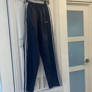 Nike athletic pants (1625) Size small. Buttons on both legs. Navy & white. EUC.